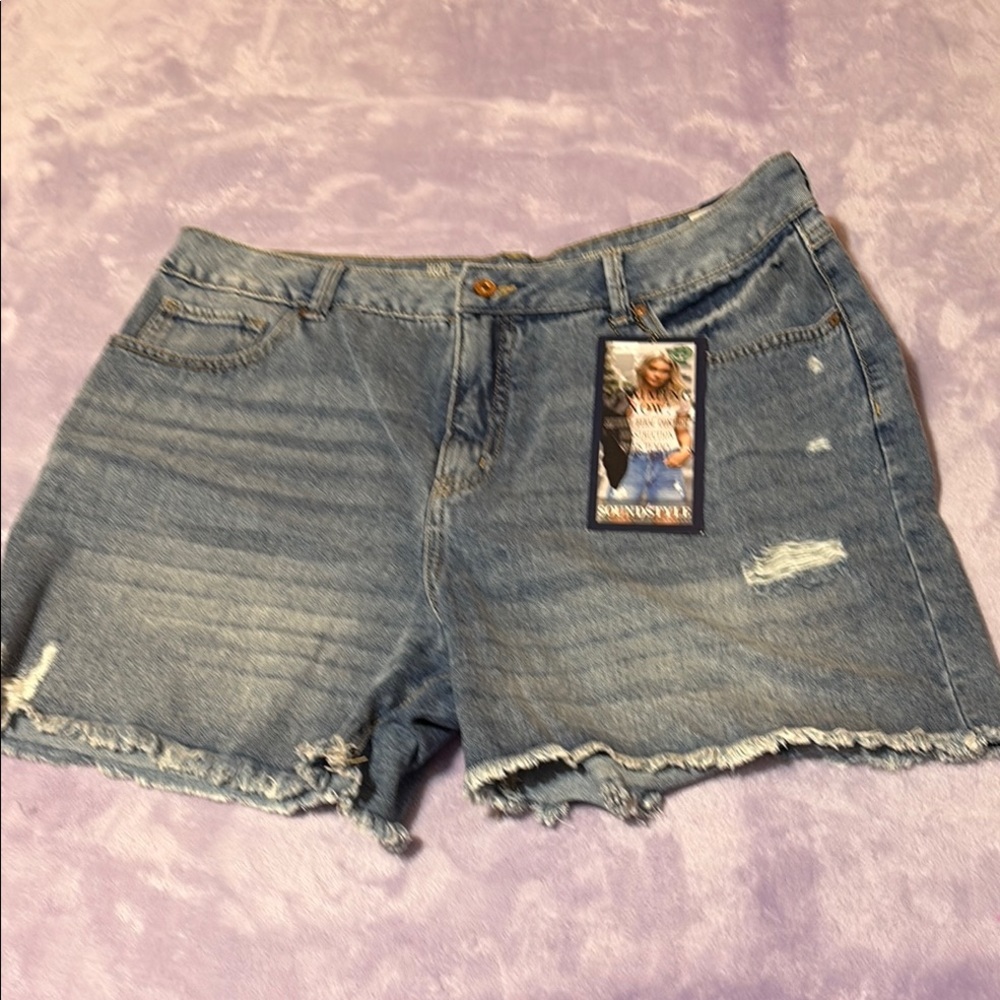 NWT SoundStyle Distressed High Rise Denim Shorts Size 16/18 Tummy Control
